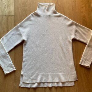Theory boxy and chic sweater in pure cashmere! NWOT, S